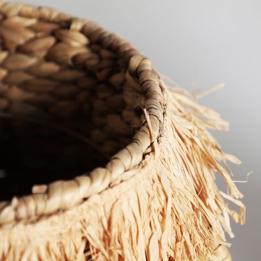 Set of 2 decorative baskets made of natural fibre and raffia in natural, 36 x 36 x 33 cm | Kasses
