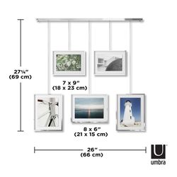 Ensemble de cadres photo en acier chromé et verre, 66 x 3 x 69 cm | Exposition