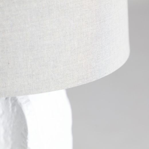 Lampe de table en céramique et lin blanc et beige, Ø 38 x 60 cm | Queïla