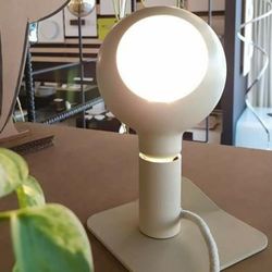 Μαγνητική επιτραπέζια λάμπα Iride cream, Ø12 x 29 cm