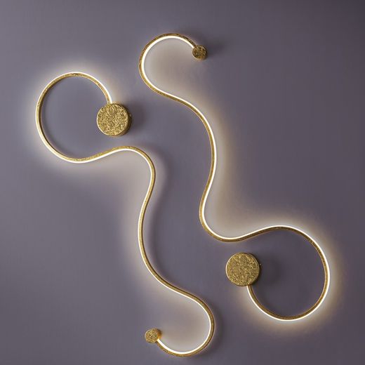 Wandlampe aus Stahl und Blattgold Grafos Dorado, 94x4x28cm