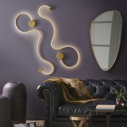 Wandlampe aus Stahl und Blattgold Grafos Dorado, 94x4x28cm