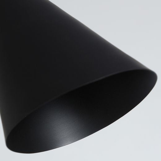 Lámpara de pie de metal en negro y bronce, 30 x 27 x 150 cm | Orbe