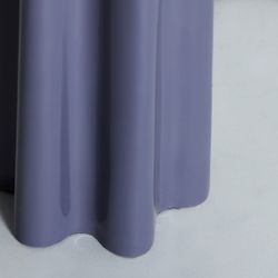 Lámpara de sobremesa de metal en morado, 30 x 30 x 52 cm | Amalfi