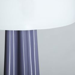 Lámpara de sobremesa de metal en morado, 30 x 30 x 52 cm | Amalfi