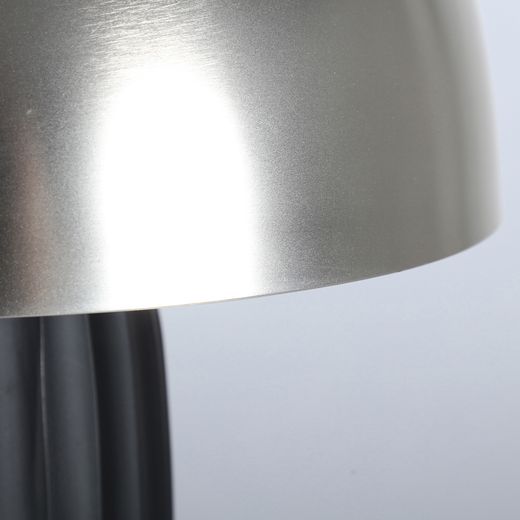 Lámpara de sobremesa de metal en negro y gris, 24 x 24 x 35 cm | Valhesa