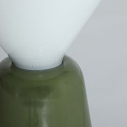 Lámpara de sobremesa de metal en verde y blanco, 27 x 27 x 40 cm | Montalcino