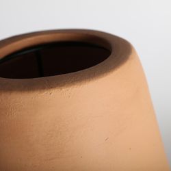 Terracotta table lamp in clay colour, 21 x 21 x 49 cm | Swahili