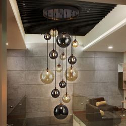 14-jasna lampa sufitowa ze szkła i metalu, ciemnoczarna/złota, Ø60x185 cm