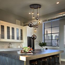 9-jasna kryształowa i ciemnoczarna/złota metalowa lampa sufitowa, Ø55x140 cm