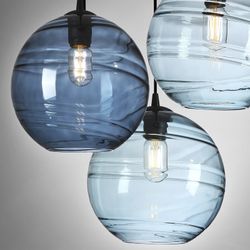 Ljus/mörkblå Geos 3-ljus taklampa i kristall och metall, Ø55x125 cm