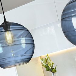 Mörkblå Geos Taklampa i glas och metall, Ø30x32 cm