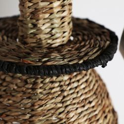 Lampa sufitowa z włókna naturalnego i liny w kolorze naturalnym i czarnym, 27 x 27 x 38 cm | Kasy