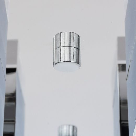 Srebrna metalowa lampa sufitowa, 12x32x32 cm