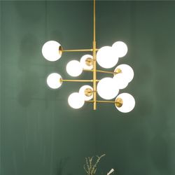 Luminária de teto dourada com 12 esferas brancas 88x127