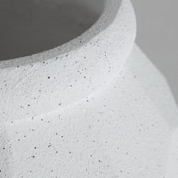 Macetero de poliresina en blanco, 45 x 45 x 46 cm | Elmur