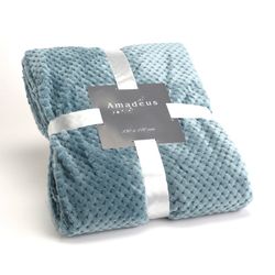 Blue polyester blanket, 130 x 0.5 x 170 cm | Chess