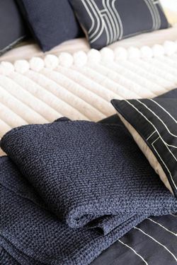 Polyester blanket in white | Alice