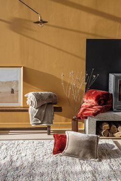 Polyesterdecke in Geranienfarbe, 260 x 225 cm | Betender