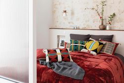 Polyesterdecke in Geranienfarbe, 260 x 225 cm | Betender