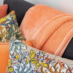 Polyester blanket in coral | Michka