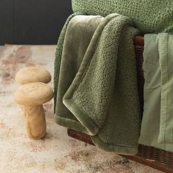 Polyester blanket in green | Michka