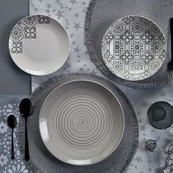 Polypropylene placemat in silver, Ø 38 x 0.2 cm | Lurex