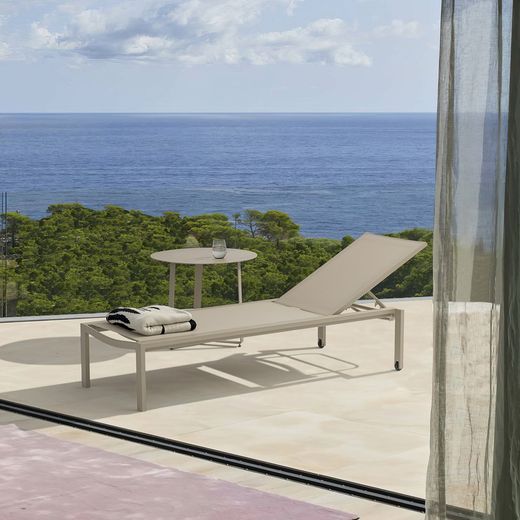 Stort havebord i taupe i aluminium, 60 x 60 x 55 cm | bangor