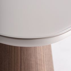 Mesa auxiliar de madera de fresno y cristal en marrón y beige, 60 x 60 x 50 cm | Torksey