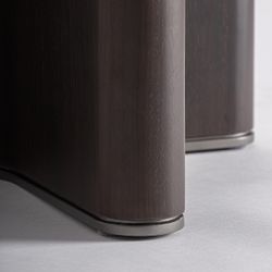 Mesa auxiliar de madera de fresno y cristal templado en marrón y gris, 60 x 60 x 50 cm | Bransby