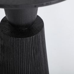 Mesa auxiliar de madera de mango en negro, 40 x 40 x 56 cm | Gruteau