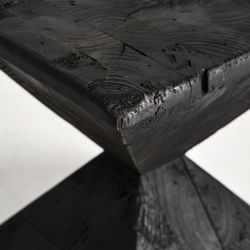Mesa auxiliar de madera de pino reciclado en negro, 35 x 35 x 40 cm | Vievy
