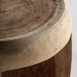 Mesa auxiliar de madera de suar en marrón, 39 x 39 x 46 cm | Krania