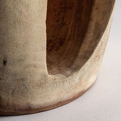 Mesa auxiliar de madera de suar en marrón, 39 x 39 x 46 cm | Krania
