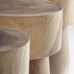 Mesa auxiliar de madera de suar en natural, 40 x 40 x 46 cm | Rimini