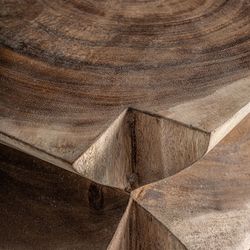 Mesa auxiliar de madera de suar en natural, 40 x 40 x 50 cm | Sakalli