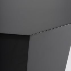 Mesa auxiliar de madera en negro, 40 x 40 x 45 cm | Friesach