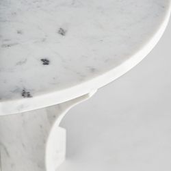 Mesa Lateral em Mármore Branco Sickert, Ø56x56cm