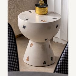 Weißer Terrazzo-Beistelltisch, Ø 41 x 45 cm | Massa