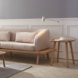 Sidobord i askträ (46 x 46 x 54 cm) | Lezquer-serien