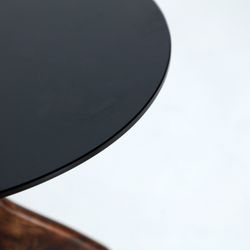 Runder Beistelltisch aus Hartglas und Mangoholz in Schwarz und Braun, 50 x 50 x 47 cm | Bickerton