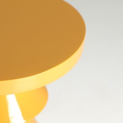 Table d'appoint ronde en fer moutarde, 36 x 36 x 49 cm | Olten