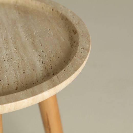 Ronde bijzettafel van berkenhout en marmer in natuurlijk bruin en beige, 43 x 43 x 58 cm | Video