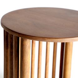 Mesa lateral redonda em madeira de manga na cor natural, 40 x 40 x 49 cm | Trévoux