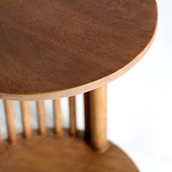 Mesa lateral redonda em madeira de manga na cor natural, 40 x 40 x 49 cm | Trévoux