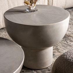 Table d'appoint Telfs en ciment gris, 56 x 56 x 50 cm