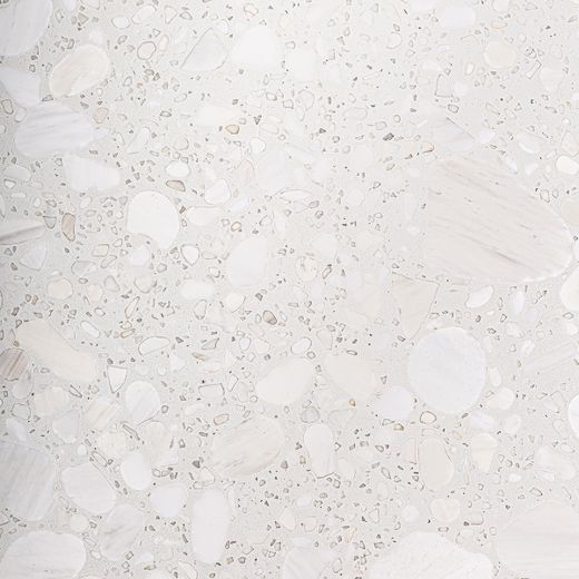 Mesa de bar de terrazo y madera en blanco y dorado, 50 x 50 x 66 cm | Alferce