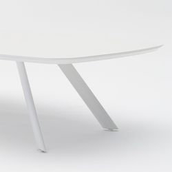 Couchtisch aus Aluminium in Weiß, 140 x 74 x 38 cm | Mehr