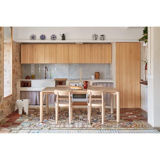 Light natural wood dining table, 180 x 100 x 75 cm | Atlas