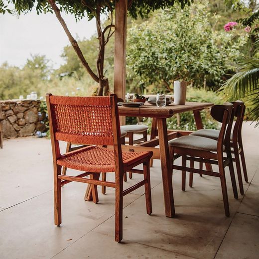 Esstisch aus Holz  in Natur, 140 x 75 x 75 cm | Finnland